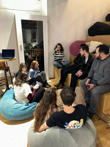 רגע מחיי קהילת הבית